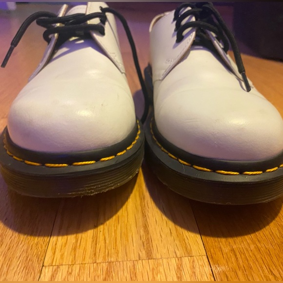 DR MARTEN SHOES, white leather oxfords, size 7. - Picture 9 of 11
